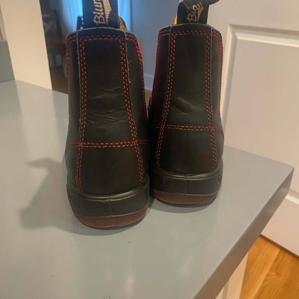Blundstone WOMENS Black Boots with Red Elastic - Picture 5 of 5